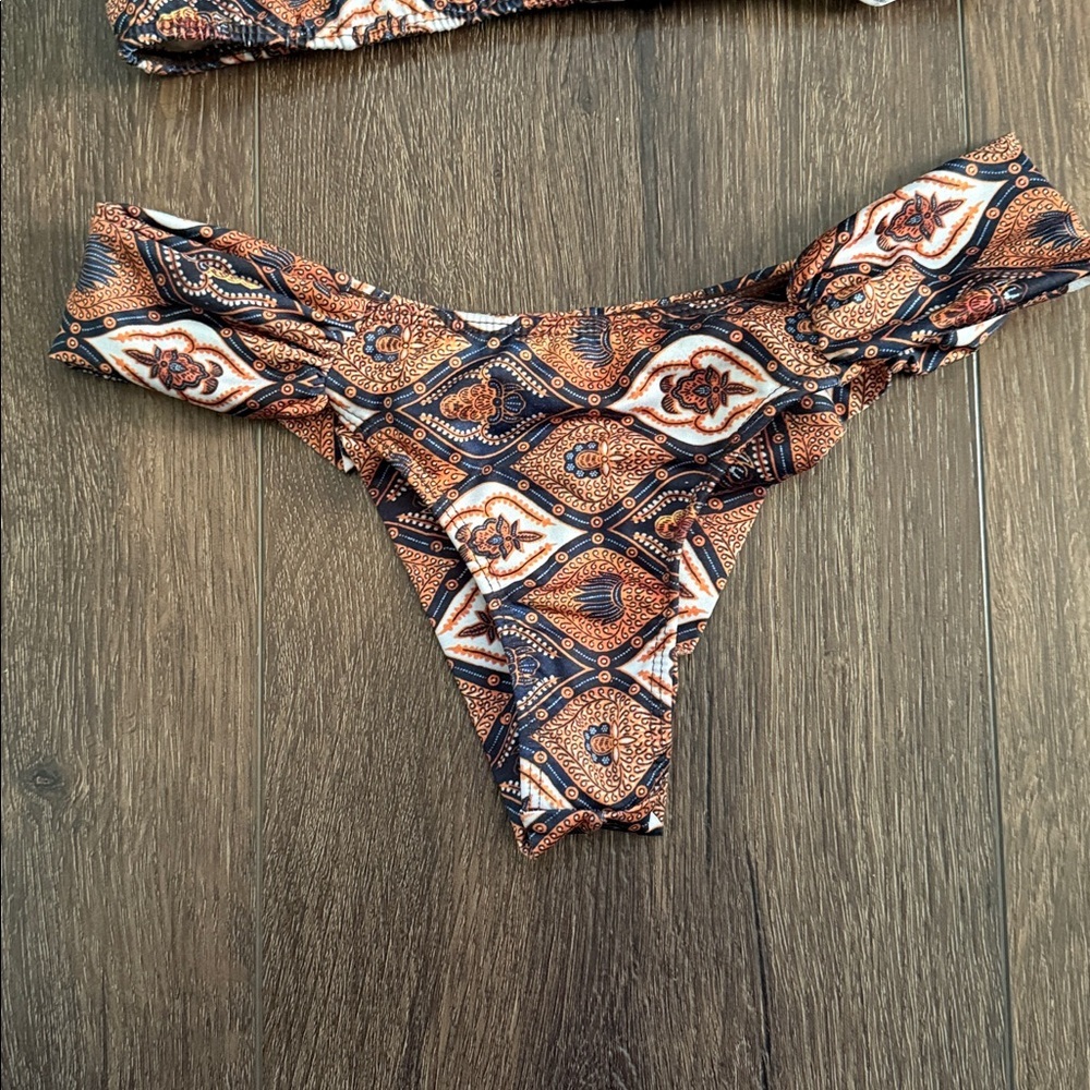 Brazilian Swimwear Bikini Set | Top L Bottom M | Boho Print | Made in Brazil - Picture 3 of 6